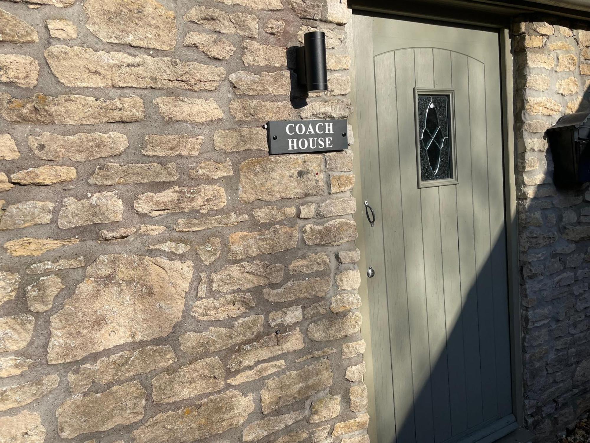 The Coach House At Old Hundred Courtyard Villa Tormarton Exterior foto