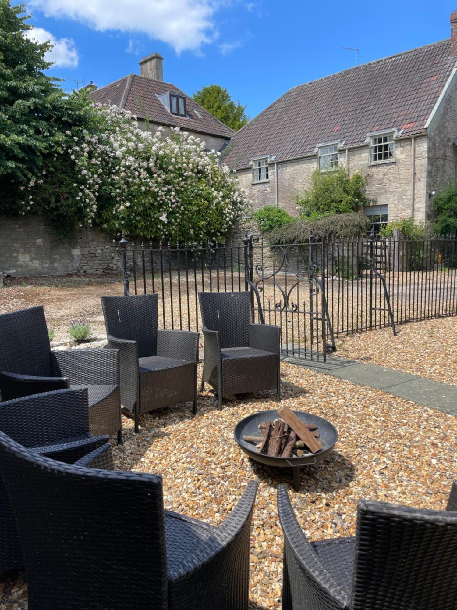 The Coach House At Old Hundred Courtyard Villa Tormarton Exterior foto